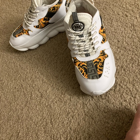 I’m selling these luxurious Versace shoes which is a 10 for mens feet - Picture 5 of 5